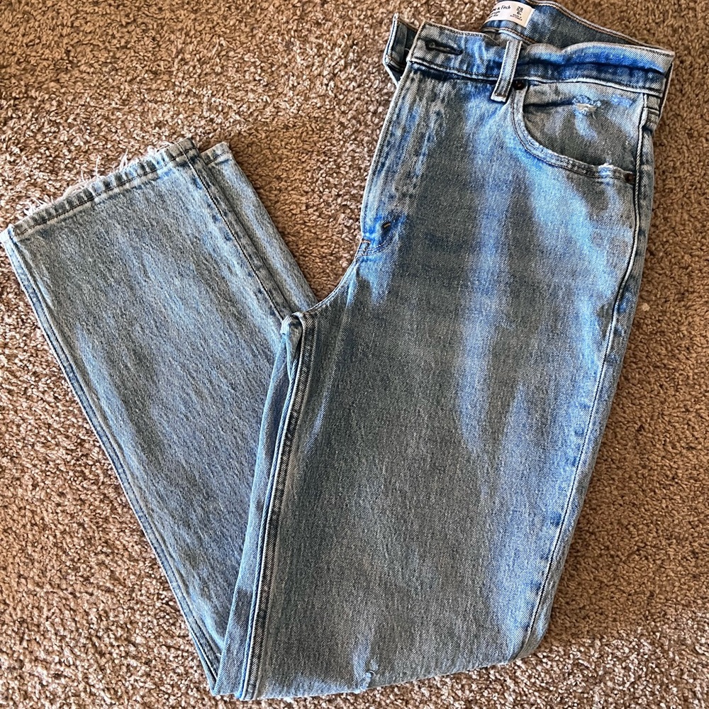 Abercrombie 90’s Ultra High Rise - Light Wash (NWOT)